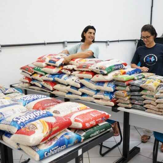 Fundo Social de Caraguatatuba repassa mais de 2 toneladas de alimentos para instituições sociais