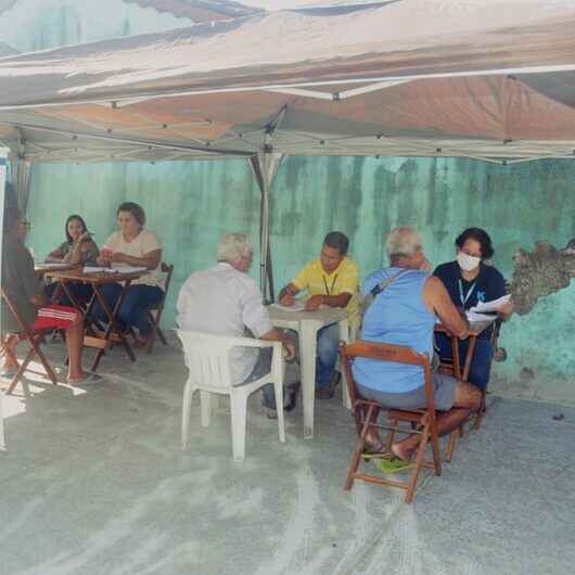 Prefeitura de Caraguatatuba realiza mais de 100 atendimentos em ação para ligação de esgoto no Jardim Gaivotas