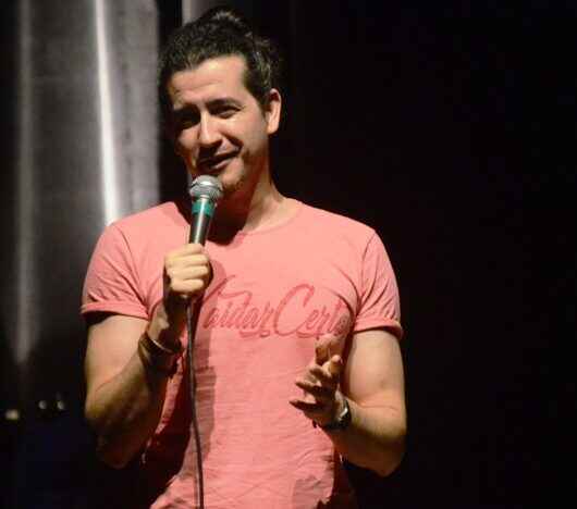 Comediante Afonso Padilha apresenta ‘Show Solo’ nesta sexta-feira no Teatro Mario Covas