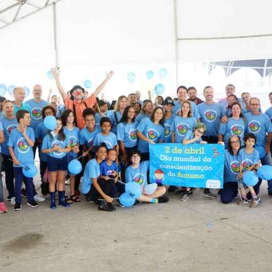 Encontro para conscientização sobre Transtorno do Espectro Autista reúne mais de 150 pessoas na Praça da Cultura