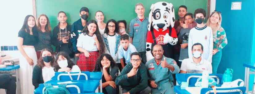 Projeto Bombeiro Educador forma primeira turma de 2022 em escola de Caraguatatuba