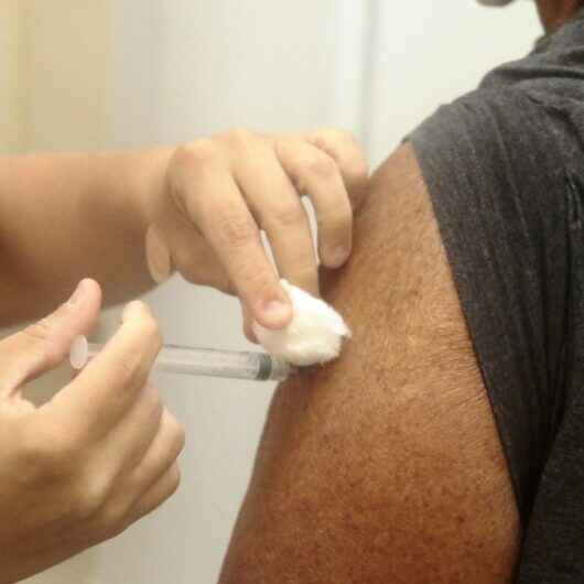Começa hoje vacinação contra gripe para idosos acima de 60 anos e profissionais da saúde