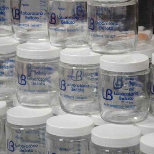 Banco de Leite Humano de Caraguatatuba recebe doação de 100 frascos de vidro do Laboratório Bellato
