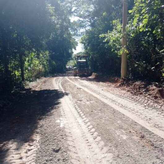 Prefeitura de Caraguatatuba realiza diversos serviços em rua do Pegorelli