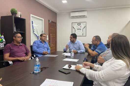 Prefeitura de Caraguatatuba se reúne com sindicato e propõe fim da greve do transporte público Prefeitura de Caraguatatuba se reúne com sindicato e propõe fim da greve do transporte público