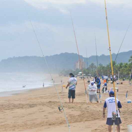 Federação Paulista de Pesca e Lançamento doa 140 quilos de alimentos para instituições sociais de Caraguatatuba