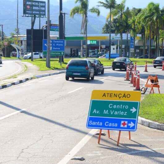 Prefeitura de Caraguatatuba inicia teste de sentido único de circulação em trecho da Santa Casa