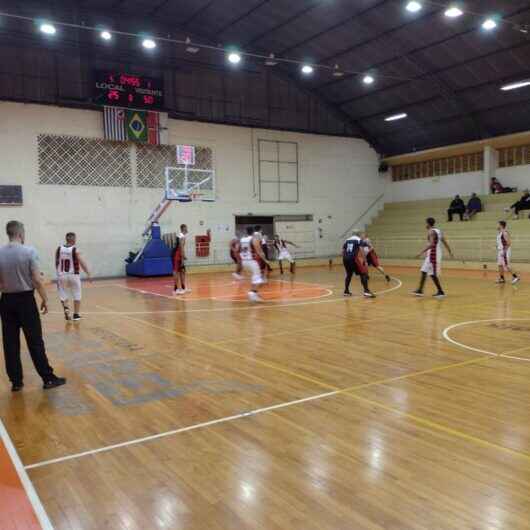 Jogadores de Caraguatatuba se classificam em mais uma etapa da Copa Metropolitano de Basquete