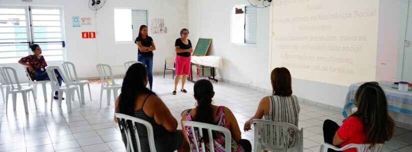 Prefeitura de Caraguatatuba promove palestra sobre serviços do CRAS para moradores do Residencial Jetuba