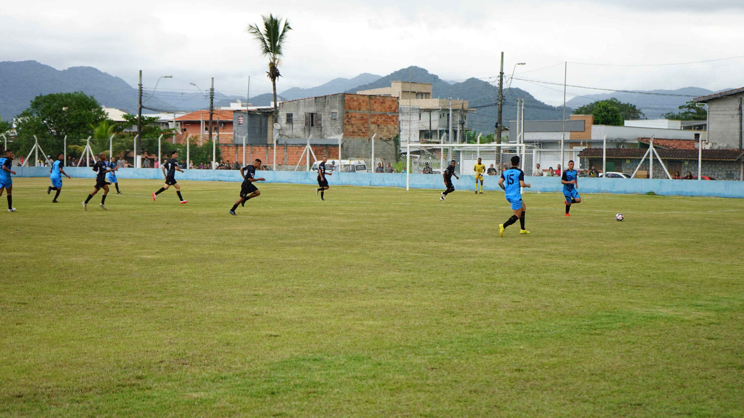 Competição amadora de futebol americano tem 27 equipes e 3 000 atletas