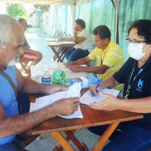 Prefeitura de Caraguatatuba segue com entrega de guias de emplacamento para ligação de esgoto no Jardim Gaivotas