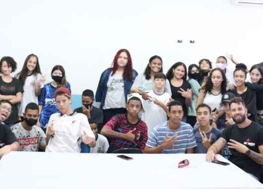 Educação de Caraguatatuba promove palestra antidrogas para alunos da Massaguaçu