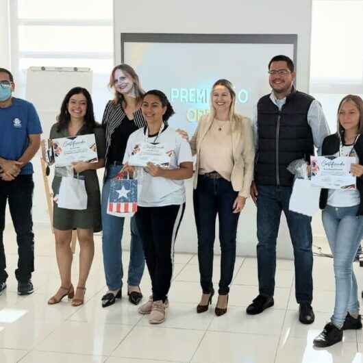 Prefeito de Caraguatatuba participa da homenagem aos alunos medalhistas da OBMEP