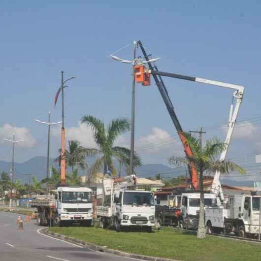 Secretaria de Obras dá continuidade ao serviço de iluminação pública na região central até o Porto Novo