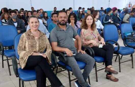 Escolas municipais de Caraguatatuba recebem palestras e projetos relacionados ao Dia Mundial da Reciclagem