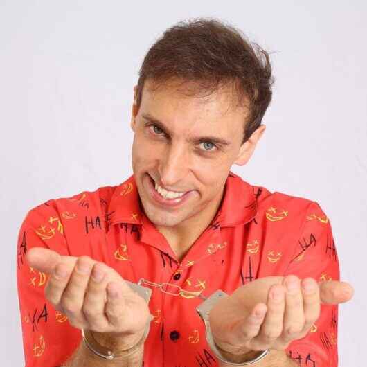 Teatro Mario Covas recebe Stand Up ‘Perturbador’ com o humorista Léo Lins Teatro Mario Covas recebe Stand Up ‘Perturbador’ com o humorista Léo Lins