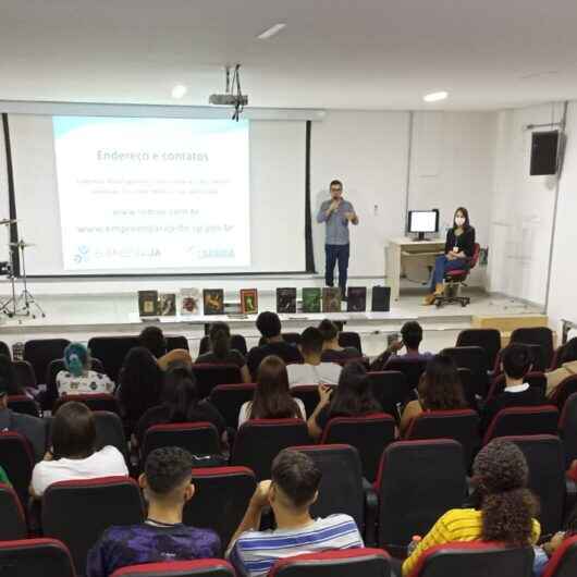 Alunos do IFSP Caraguá recebem palestra sobre serviços oferecidos pelo Empreenda Já