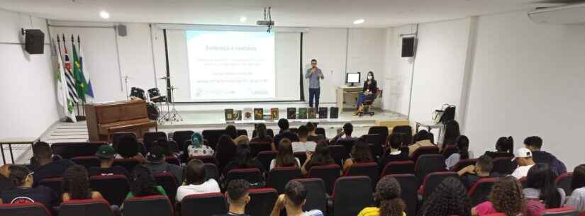 Alunos do IFSP Caraguá recebem palestra sobre serviços oferecidos pelo Empreenda Já