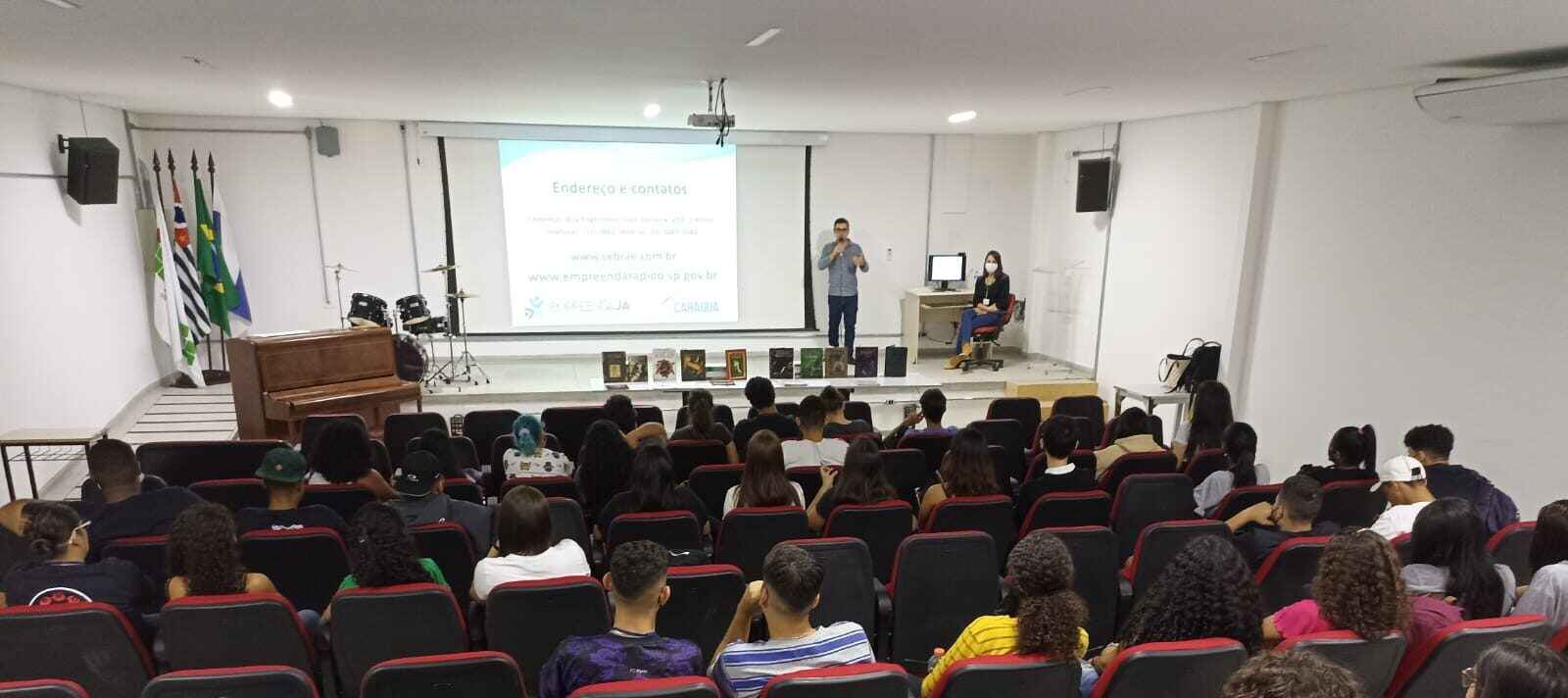 Campus Glória sedia palestra com Ph.D. da área de Laticínios - IFS