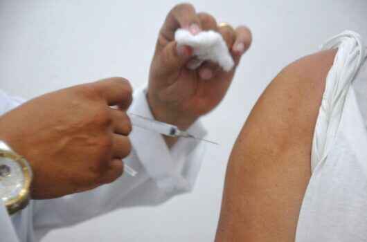 Caraguatatuba abre vacinação contra gripe para novos grupos Caraguatatuba abre vacinação contra gripe para novos grupos