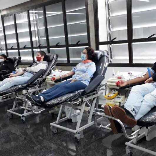 Mais de 40 voluntários de Caraguatatuba doam sangue ao Hemonúcleo de São José dos Campos