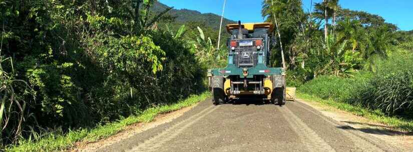 Estrada rural do bairro Pegorelli, na região sul,  recebe nivelamento mecânico da Sesep