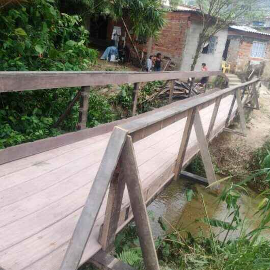 Prefeitura de Caraguatatuba reforma ponte de madeira no Sertão dos Tourinhos, na região norte