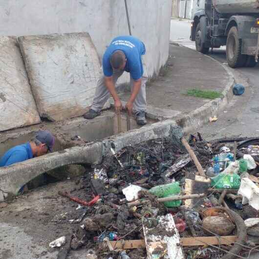 Prefeitura de Caraguatatuba retira 400kg de resíduos em bueiro do Nova Caragua II