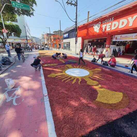 Solenidade de Corpus Christi reúne fiéis nas ruas de Caraguatatuba