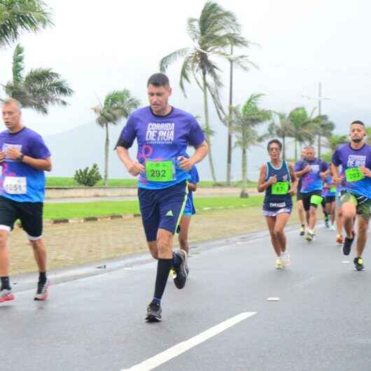 Maratona Aquática e Corrida de Rua são atrações esportivas no final de semana em Caraguatatuba