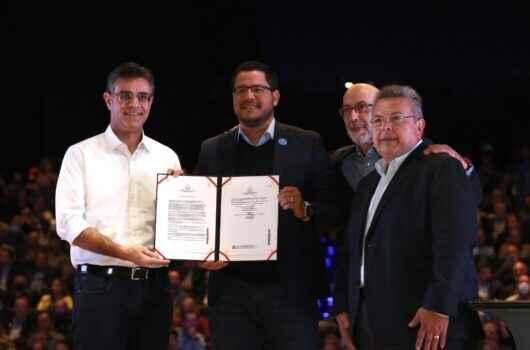 Caraguatatuba recebe R$ 15 milhões para recapeamento e equipamentos do Governo do Estado de São Paulo Caraguatatuba recebe R$ 15 milhões para recapeamento e equipamentos do Governo do Estado de São Paulo