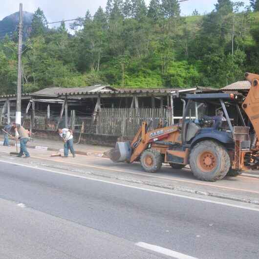 Prefeitura de Caraguatatuba inicia obras de revitalização da ciclovia na Rodovia SP-55