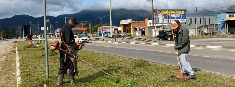 Prefeitura de Caraguatatuba realiza serviços de limpeza e reparos em diversos locais da cidade