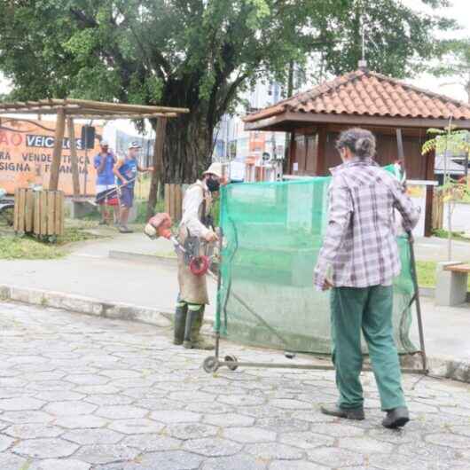 Mais bolsistas do PEAD são convocados para reforçar limpeza pública em Caraguatatuba