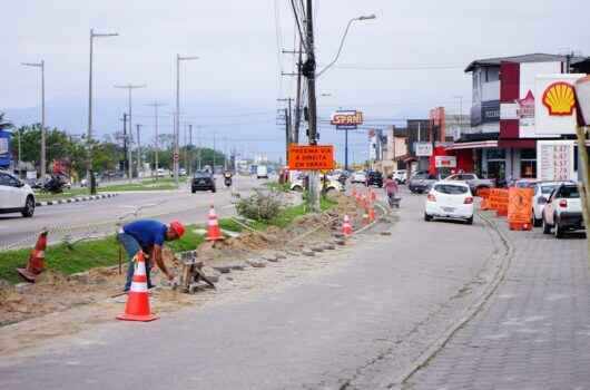 Obras de revitalização da ciclovia na Rodovia SP-55 seguem em ritmo acelerado e chegam ao Poiares Obras de revitalização da ciclovia na Rodovia SP-55 seguem em ritmo acelerado e chegam ao Poiares