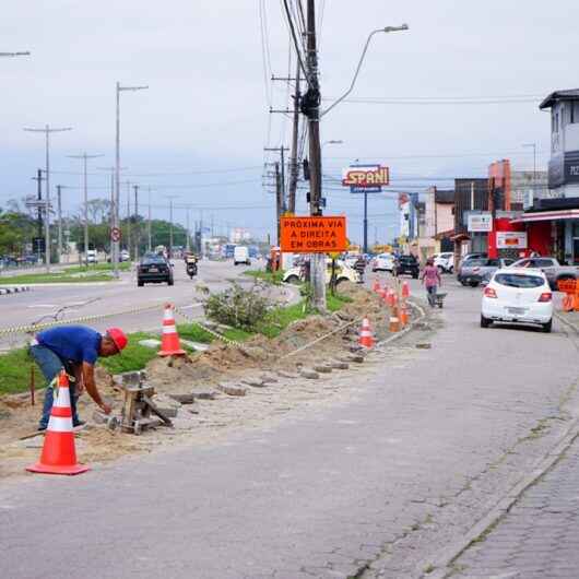 Obras de revitalização da ciclovia na Rodovia SP-55 seguem em ritmo acelerado e chegam ao Poiares