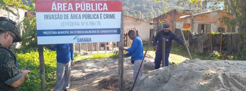 Prefeitura de Caraguatatuba retira cerca de área pública invadida no bairro Jardim Casa Branca