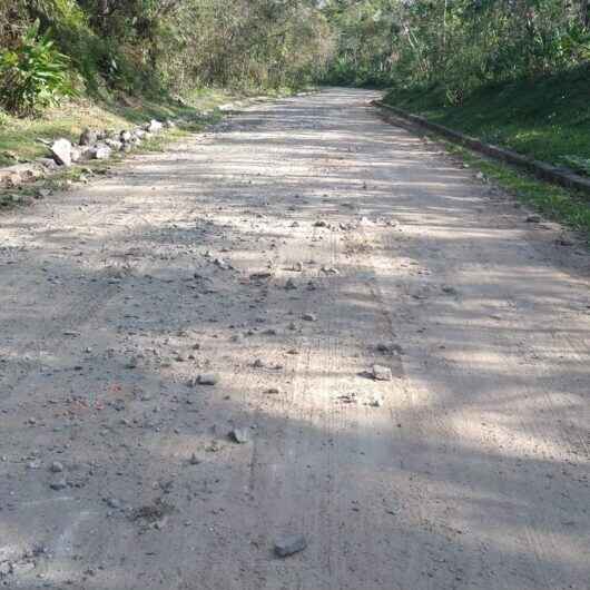 Prefeitura de Caraguatatuba nivela 6,7 mil m² de vias no Verde Mar