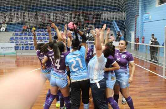 Equipe de futsal feminino de Caraguatatuba é campeã invicta da Copa Regional de Guararema