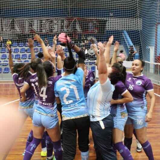 Equipe de futsal feminino de Caraguatatuba é campeã invicta da Copa Regional de Guararema