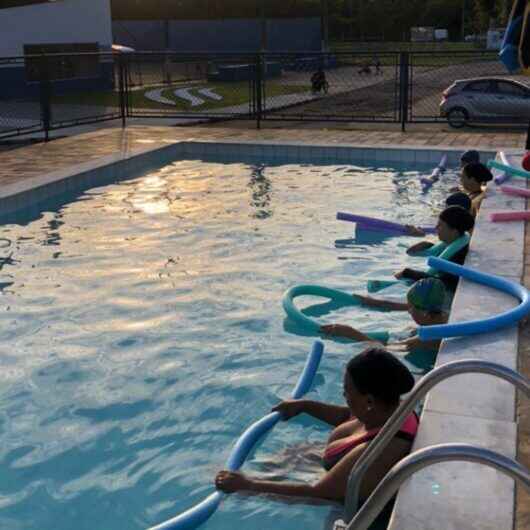 Caraguatatuba inicia aulas de hidroginástica para gestantes a partir de terça-feira