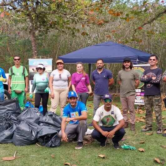 Prefeitura de Caraguatatuba realiza limpeza do Mangue do Camaroeiro e coleta mais de 50,5 kg de resíduos