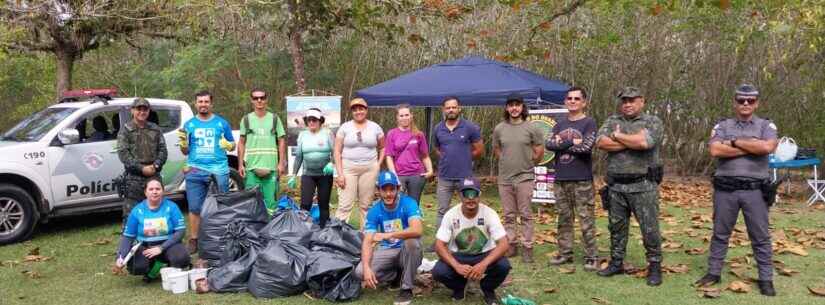 Prefeitura de Caraguatatuba realiza limpeza do Mangue do Camaroeiro e coleta mais de 50,5 kg de resíduos