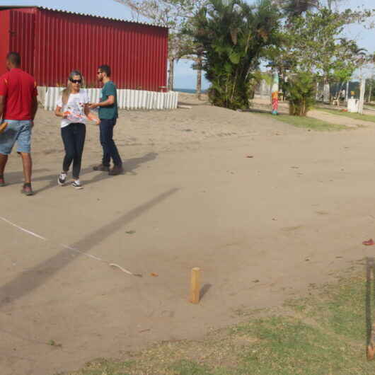 Prefeitura de Caraguatatuba inicia demarcação para recuo dos quiosques na Praia da Mococa