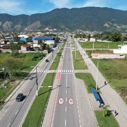 Prefeitura de Caraguatatuba pinta mais de 3,6 mil metros quadrados em sinalização viária na cidade