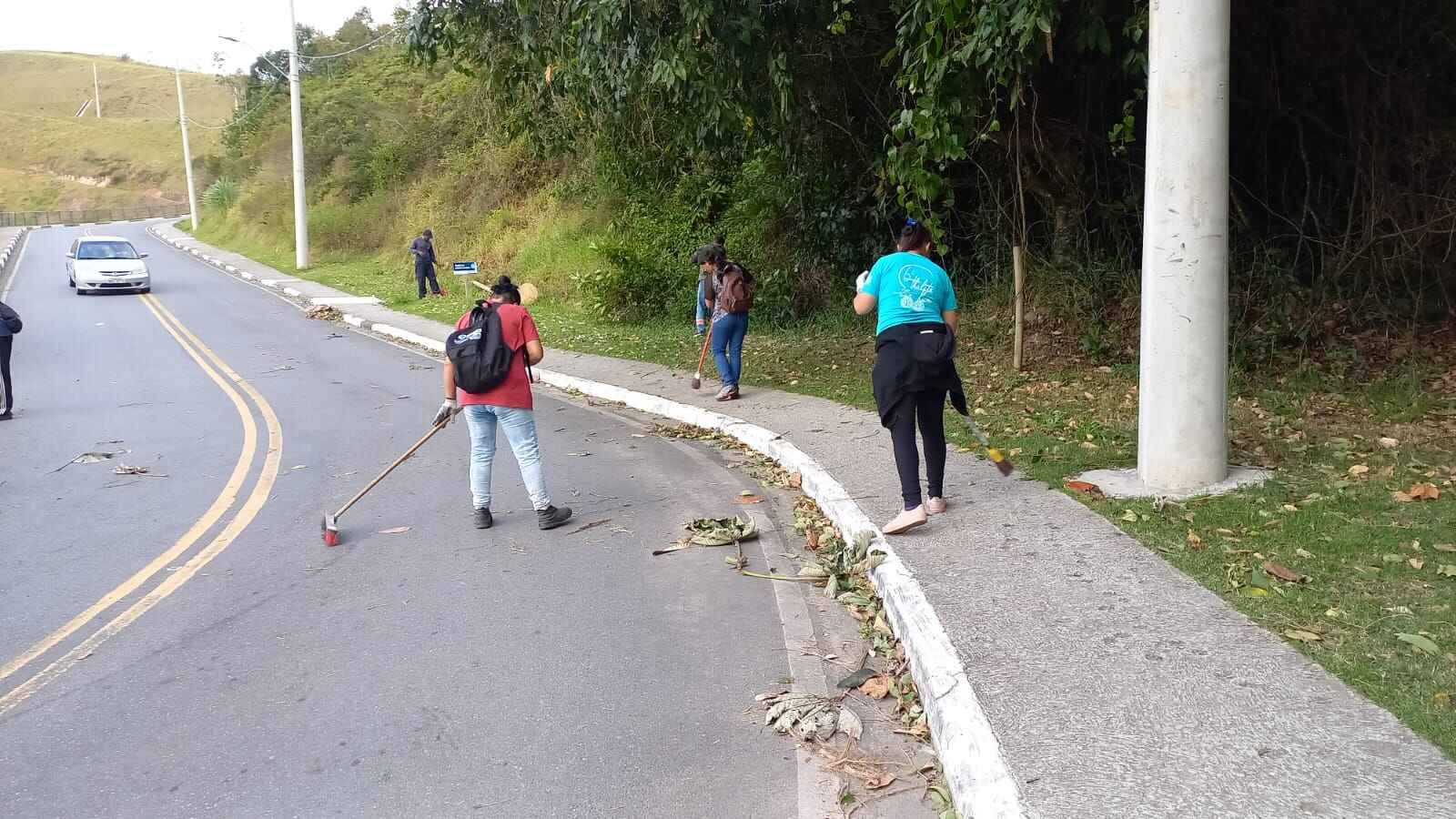 Prefeitura de Caraguatatuba realiza limpeza da Praia do Indaiá e Complexo Turístico do Camaroeiro