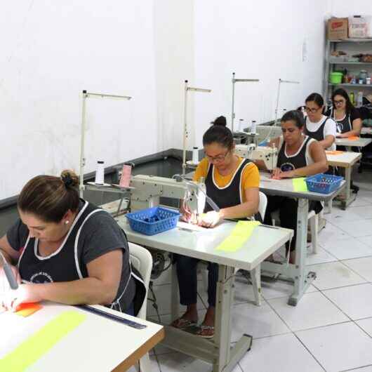 Curso de Iniciação à Costura possibilita nova renda para 36 alunas do Fundo Social de Caraguatatuba
