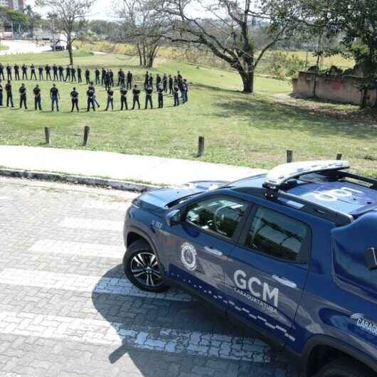 Prefeito de Caraguatatuba apresenta nova viatura aos alunos da Guarda Civil Municipal