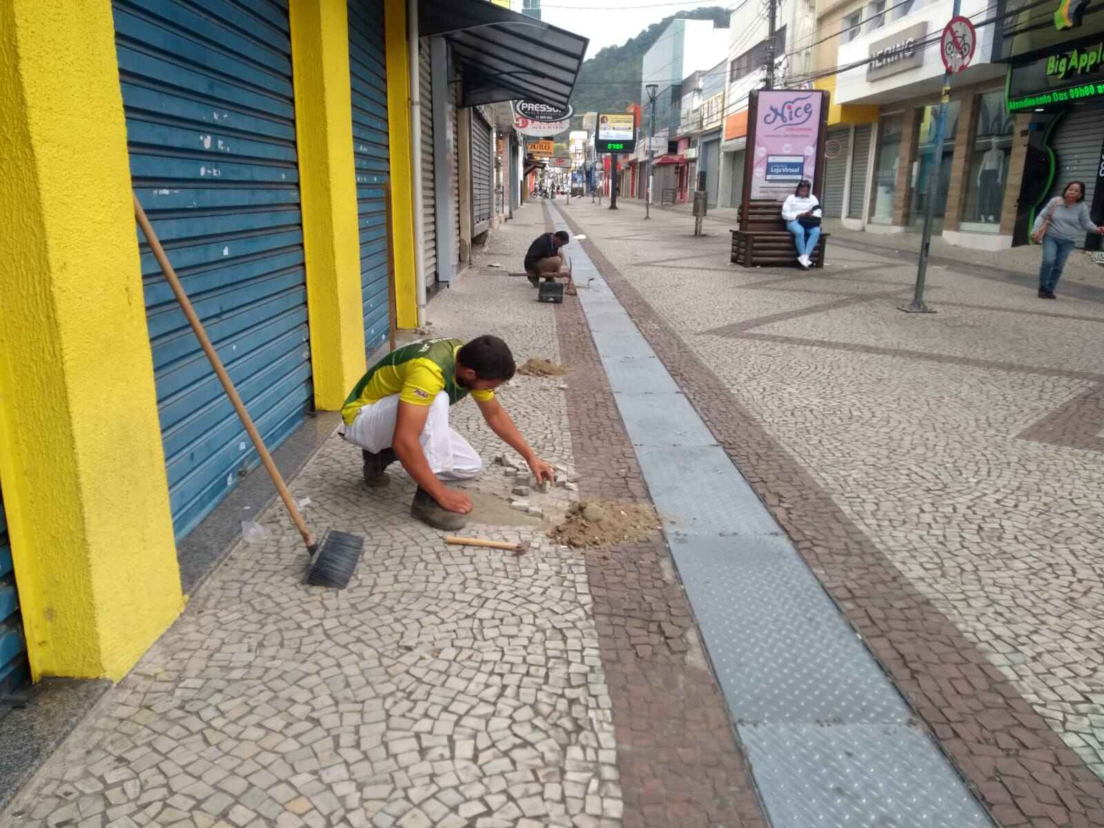 Calçadão Santa Cruz recebe recuperação dos mosaicos de pedras ...