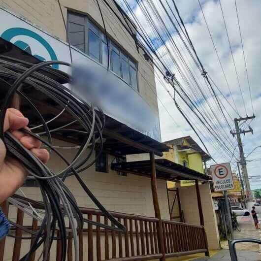 Prefeitura e Procon de Caraguatatuba se reúnem com EDP em busca de soluções para ocorrências de fios soltos